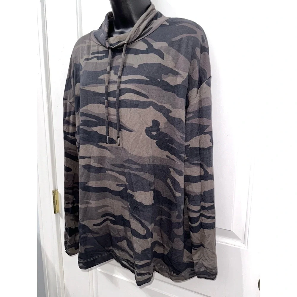 Nicole Miller women’s mock neck pullover camo shirt - Picture 2 of 5